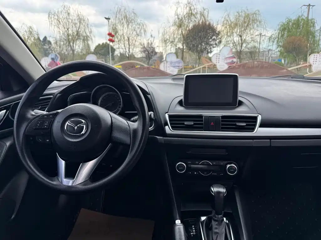 Mazda3 Angkesela 2016 sedan 1.5L automatic luxury model купить на сайте DeffCars