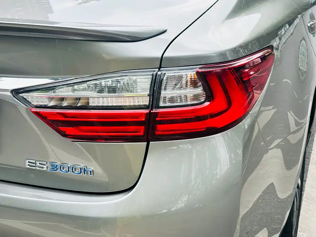 Lexus ES 2015 300h Comfort Edition купить на сайте DeffCars