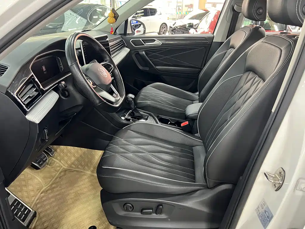 Tiguan L 2022 330TSI automatic two-wheel drive R-Line version купить на сайте DeffCars
