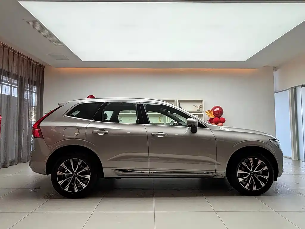 Volvo XC60 2025 B5 four-wheel drive Zhiyuan luxury version купить на сайте DeffCars