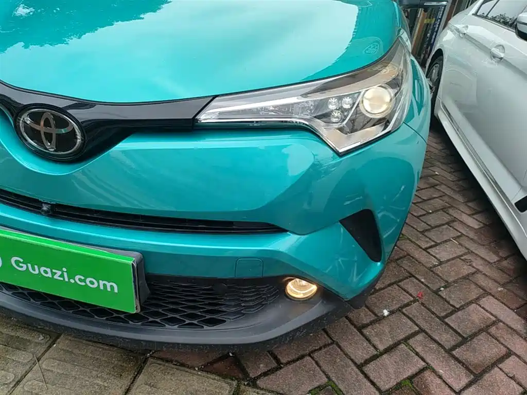 Toyota C-HR 2018 2.0L Leading Edition National VI купить на сайте DeffCars