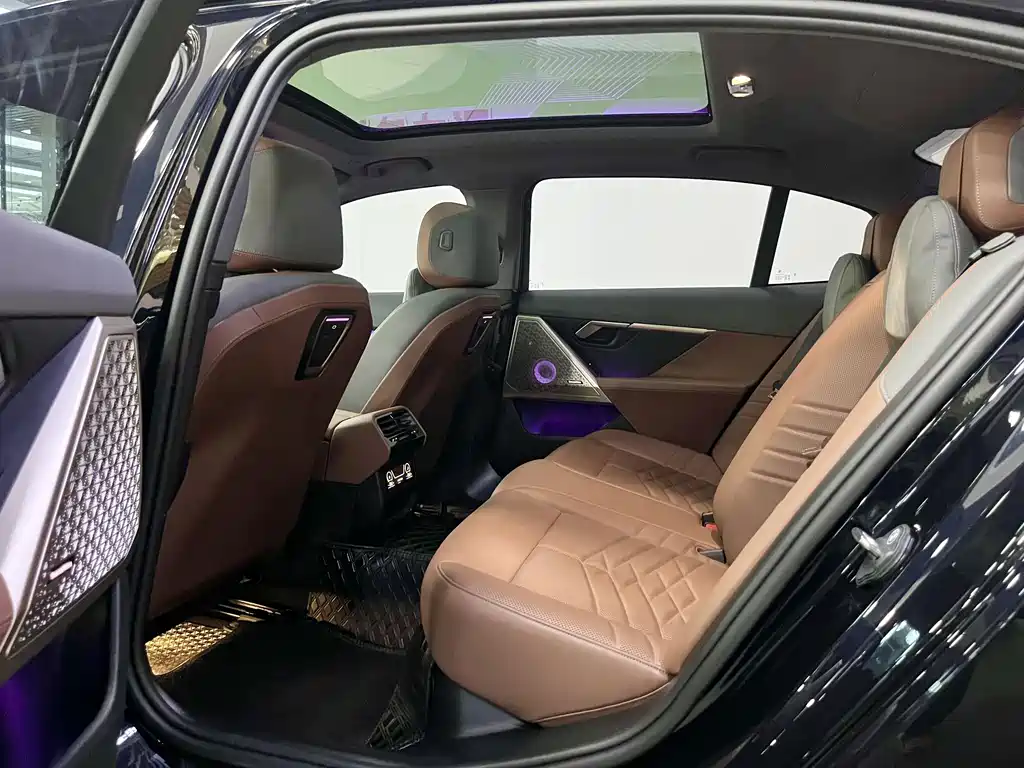 BMW 5 Series 2024 530Li Exclusive M Sports Package купить на сайте DeffCars