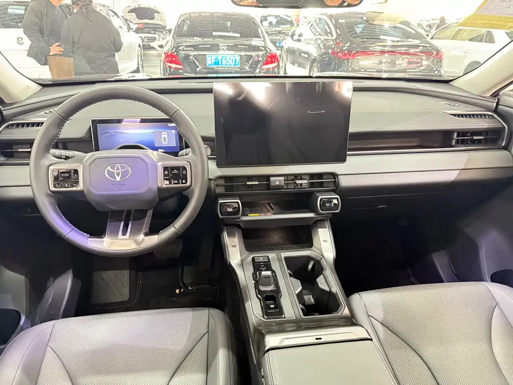 RAV4 Rongfang 2026 Dual Engine 2.0L Two-wheel drive Deluxe Edition купить на сайте DeffCars