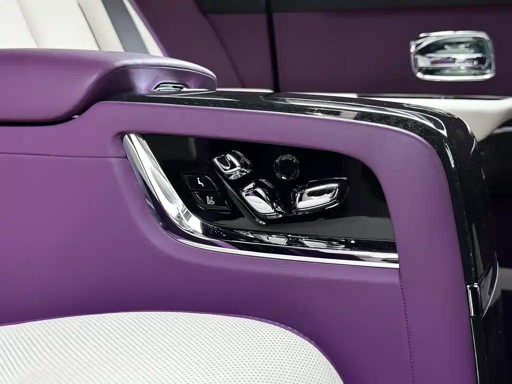 Cullinan 2020 Black Badge купить на сайте DeffCars