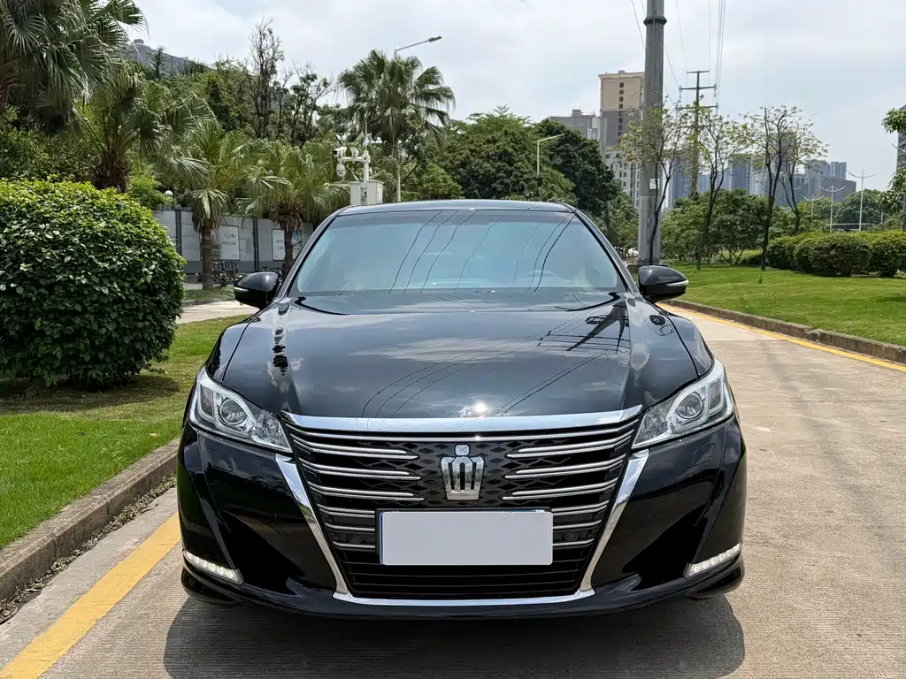 Crown 2017 2.0T Sports Edition купить на сайте DeffCars
