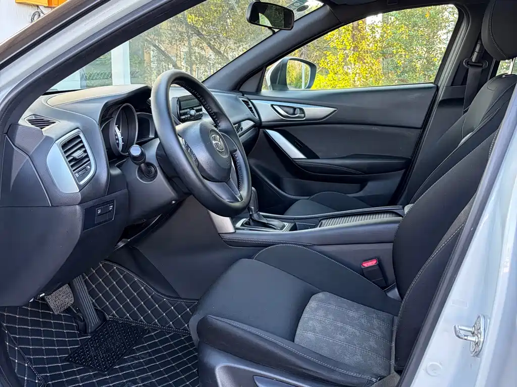 Mazda CX-4 2016 2.0L automatic two-wheel drive Blue Sky Vibrant Edition купить на сайте DeffCars