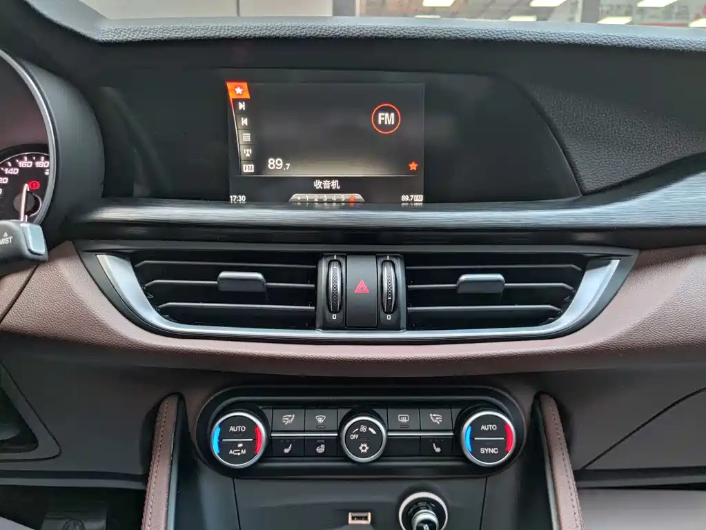 Stelvio 2017 2.0T 200HP Deluxe Edition купить на сайте DeffCars