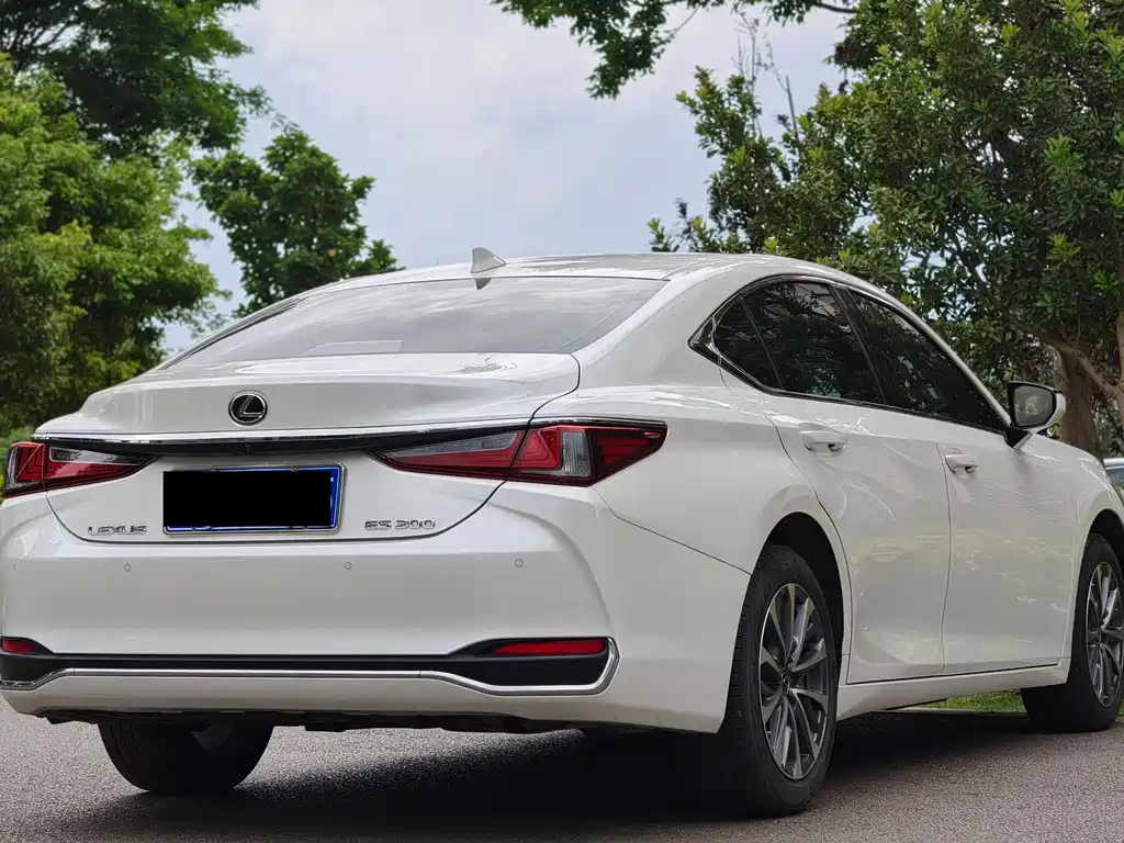 Lexus ES 2022 200 Excellence Edition купить на сайте DeffCars