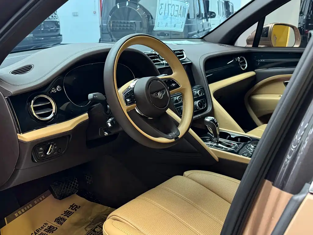 Bentayga 2023 4.0T V8 long wheelbase version купить на сайте DeffCars