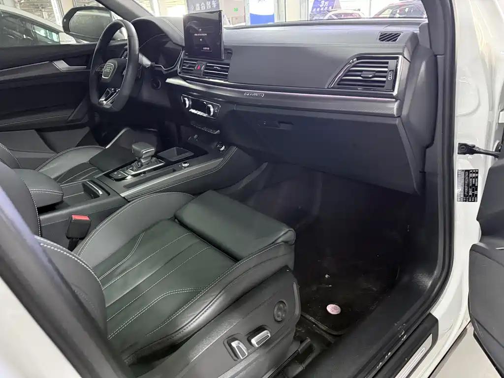 Audi Q5L 2025 40 TFSI Fashionable and Dynamic купить на сайте DeffCars