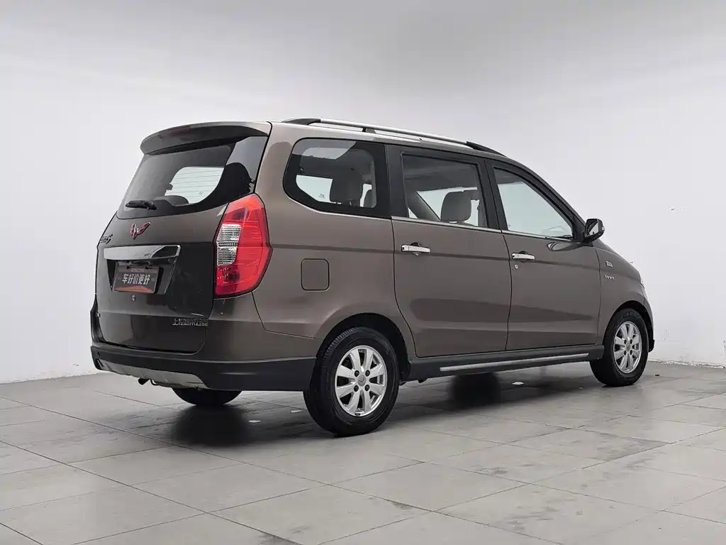 Wuling Hongguang 2014 1.5L S luxury model купить на сайте DeffCars
