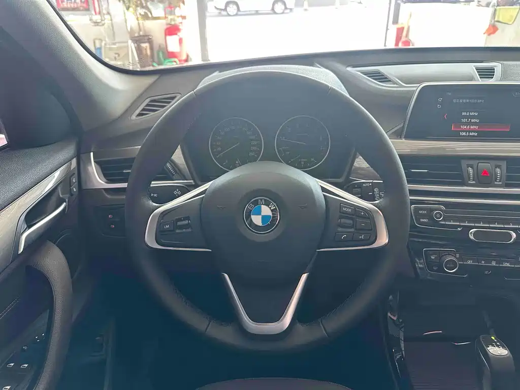 BMW X1 2018 sDrive18Li Exclusive Model купить на сайте DeffCars