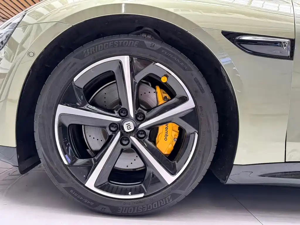 Xiaomi SU7 2024, four-wheel drive, ultra-long battery life, high-end smart driving Max version купить на сайте DeffCars