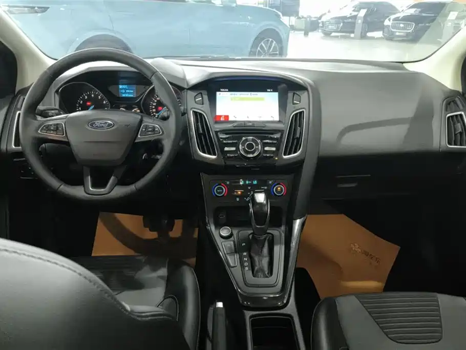 Focus 2018 hatchback classic EcoBoost 125 automatic super stylish smart mobility version купить на сайте DeffCars