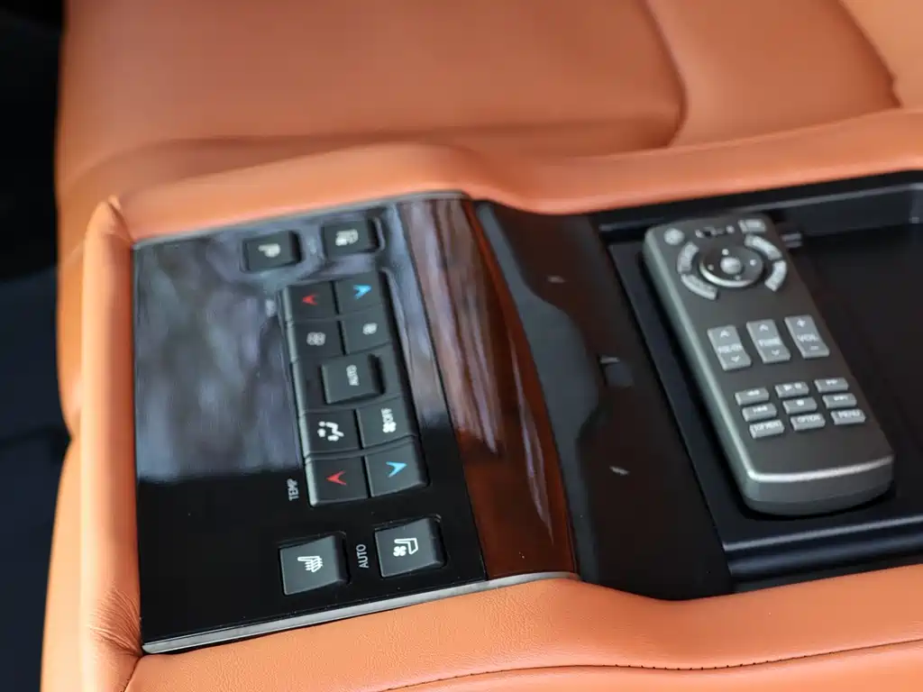 Lexus LX 2019 570 Premium Luxury Edition купить на сайте DeffCars