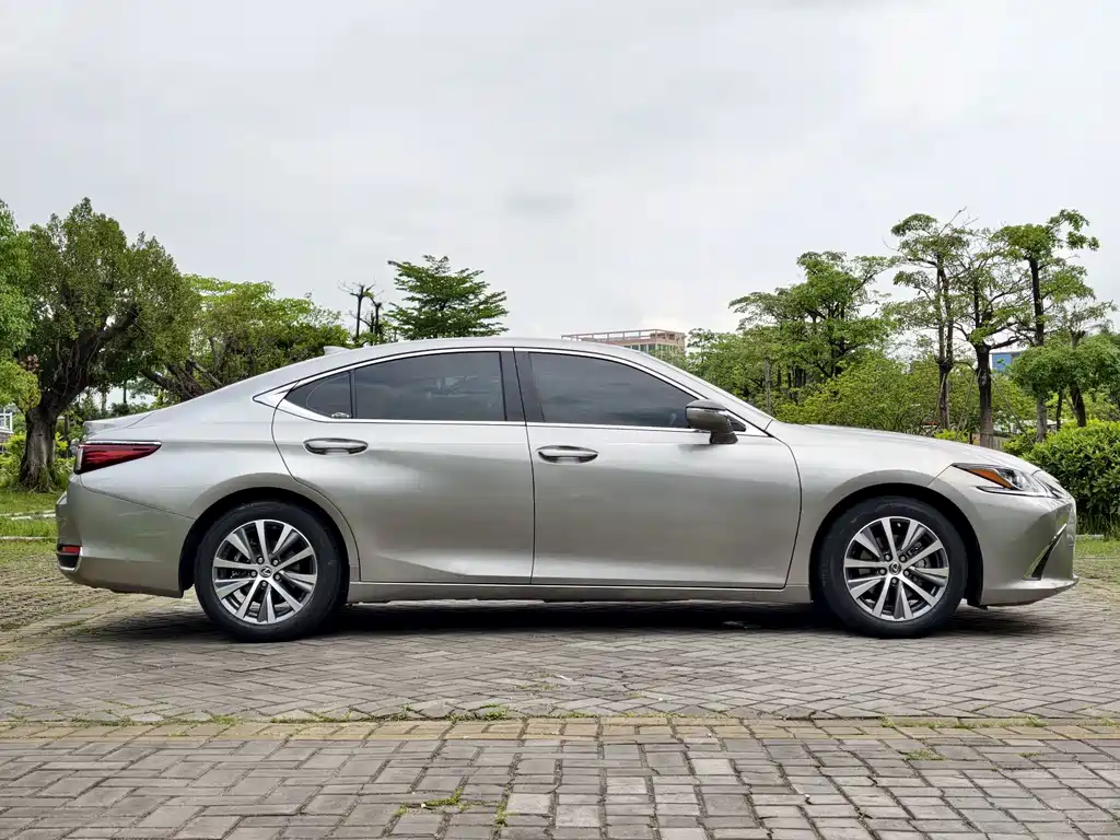 Lexus ES 2018 200 Excellence Edition National V купить на сайте DeffCars