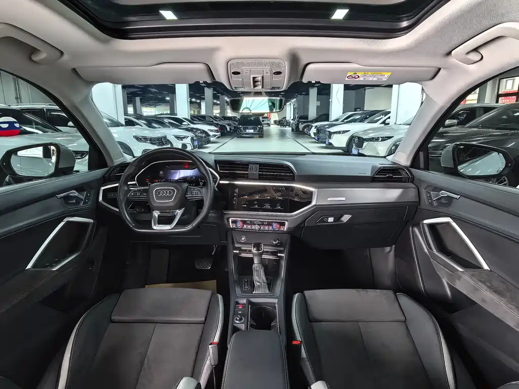 Audi Q3 2023 35 TFSI Fashionable and Dynamic (1.4T) купить на сайте DeffCars