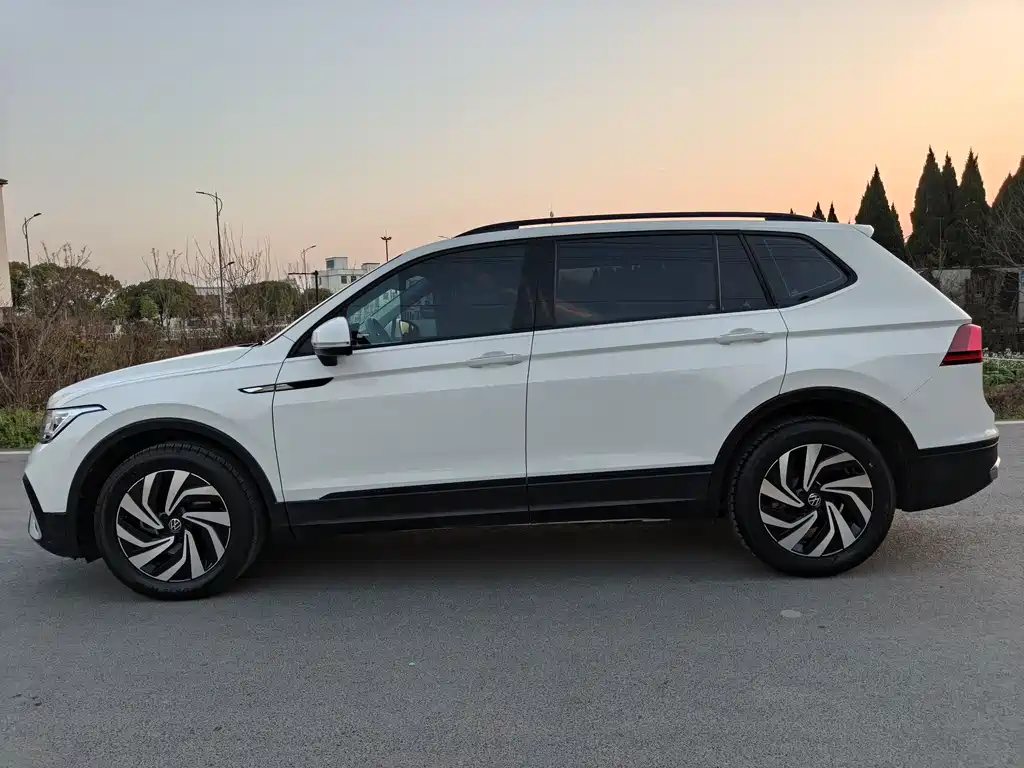 Tiguan L 2022 330TSI automatic two-wheel drive comfort version купить на сайте DeffCars