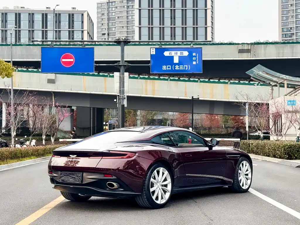 Aston Martin DB11 2019 4.0T V8 Coupe купить на сайте DeffCars