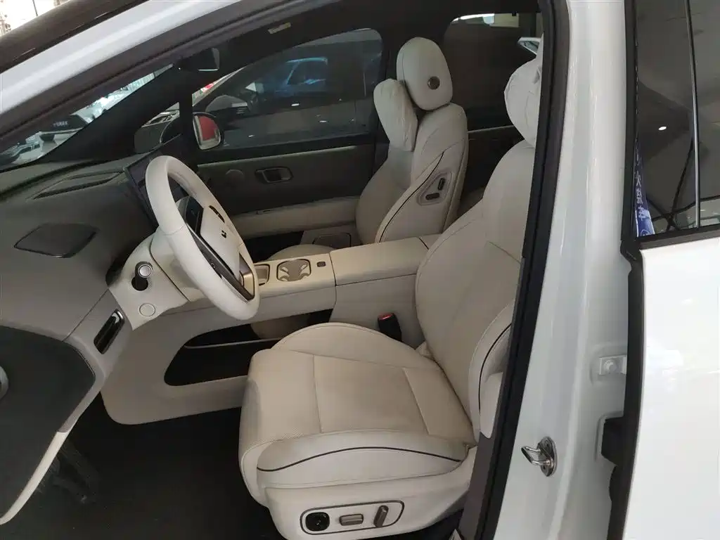 Ideal i6 2025 two-wheel drive standard version купить на сайте DeffCars