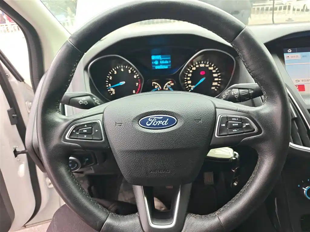 Focus 2018 hatchback classic 1.6L automatic stylish smart mobility version купить на сайте DeffCars