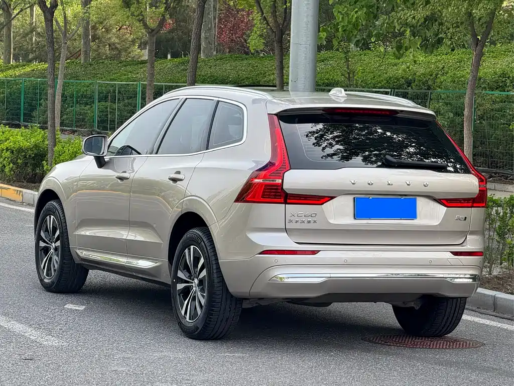 Volvo XC60 2024 B5 four-wheel drive Zhiyi Luxury Edition купить на сайте DeffCars