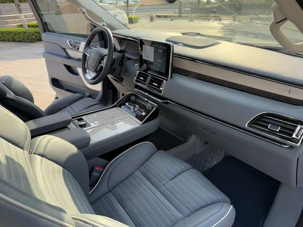 Navigator 2020 3.5T Long Axis Presidential Edition купить на сайте DeffCars