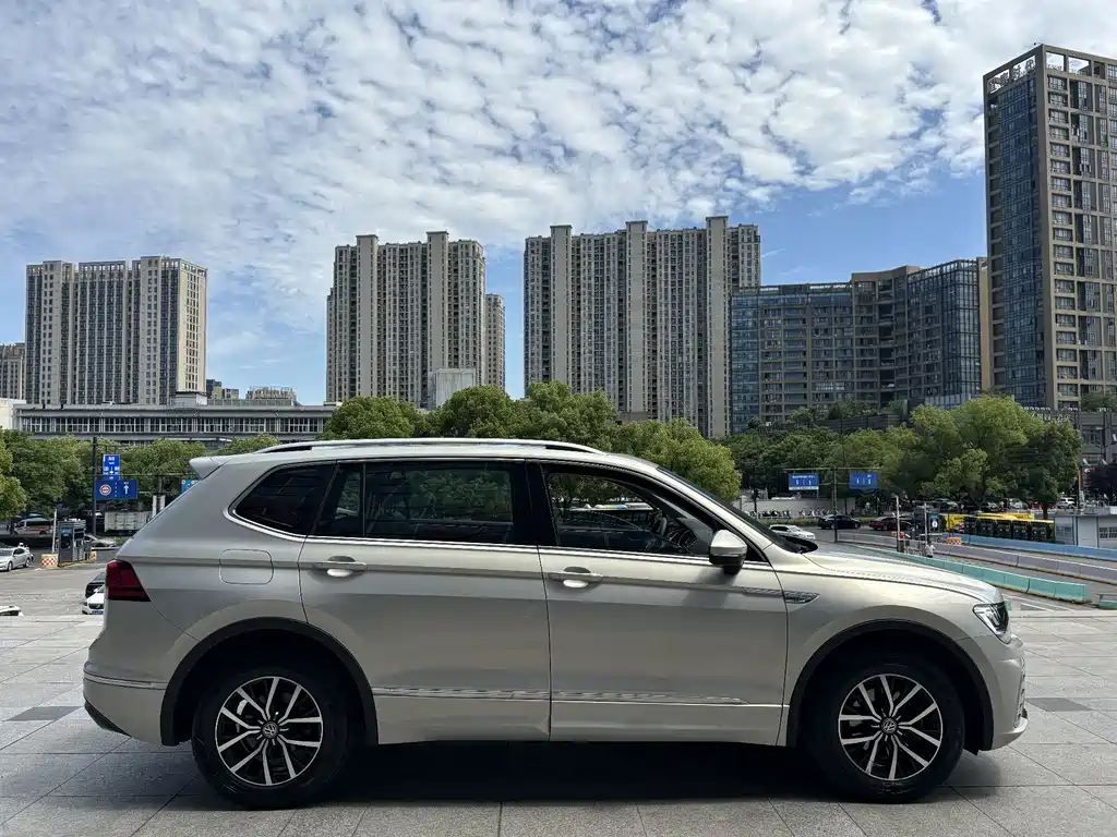 Tiguan L plug-in hybrid 2019 430PHEV hybrid luxury version купить на сайте DeffCars