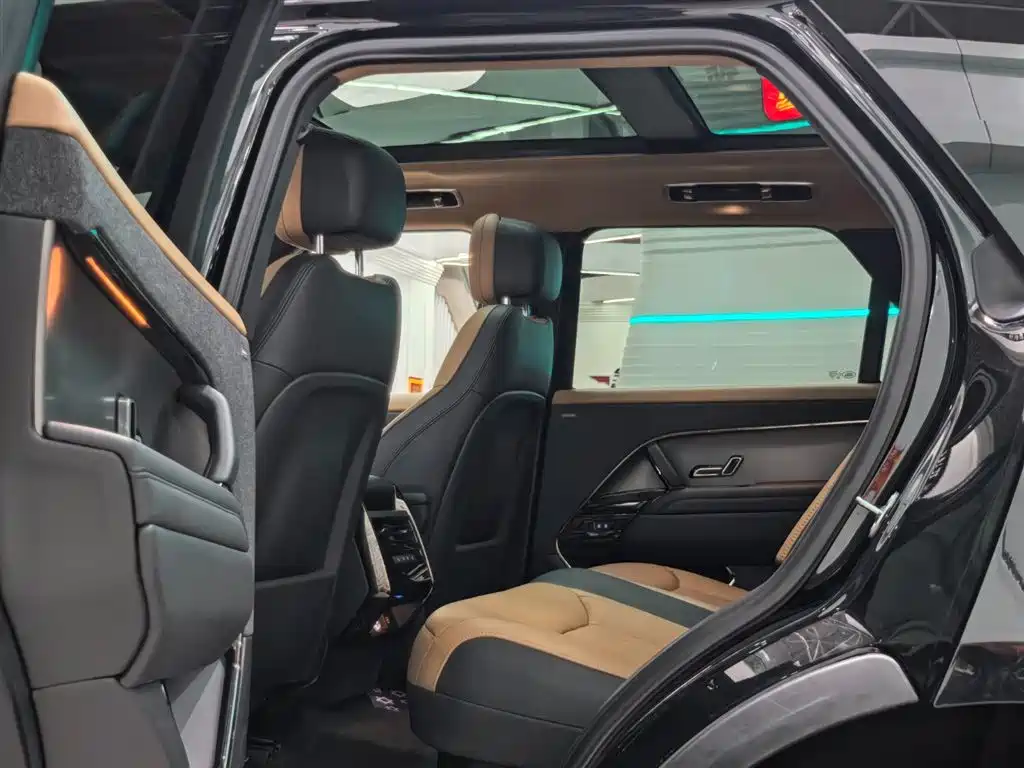 Range Rover Sport 2023 400PS Dynamic SE купить на сайте DeffCars
