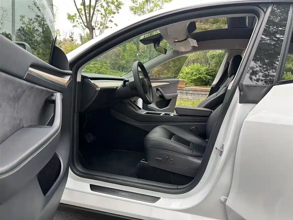 Model Y 2021 long-range all-wheel drive version купить на сайте DeffCars