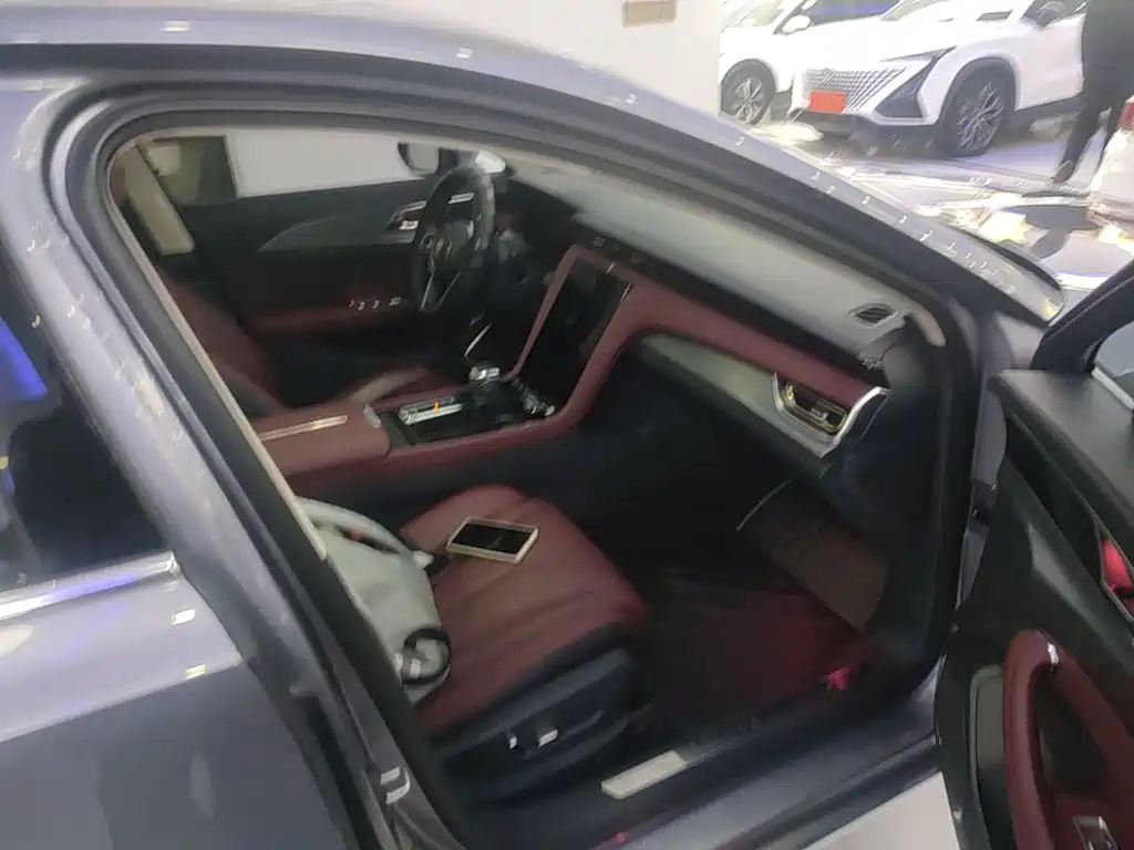 Red Flag Hongqi H5 2023款 1.5T HEV智联旗畅版 купить на сайте DeffCars