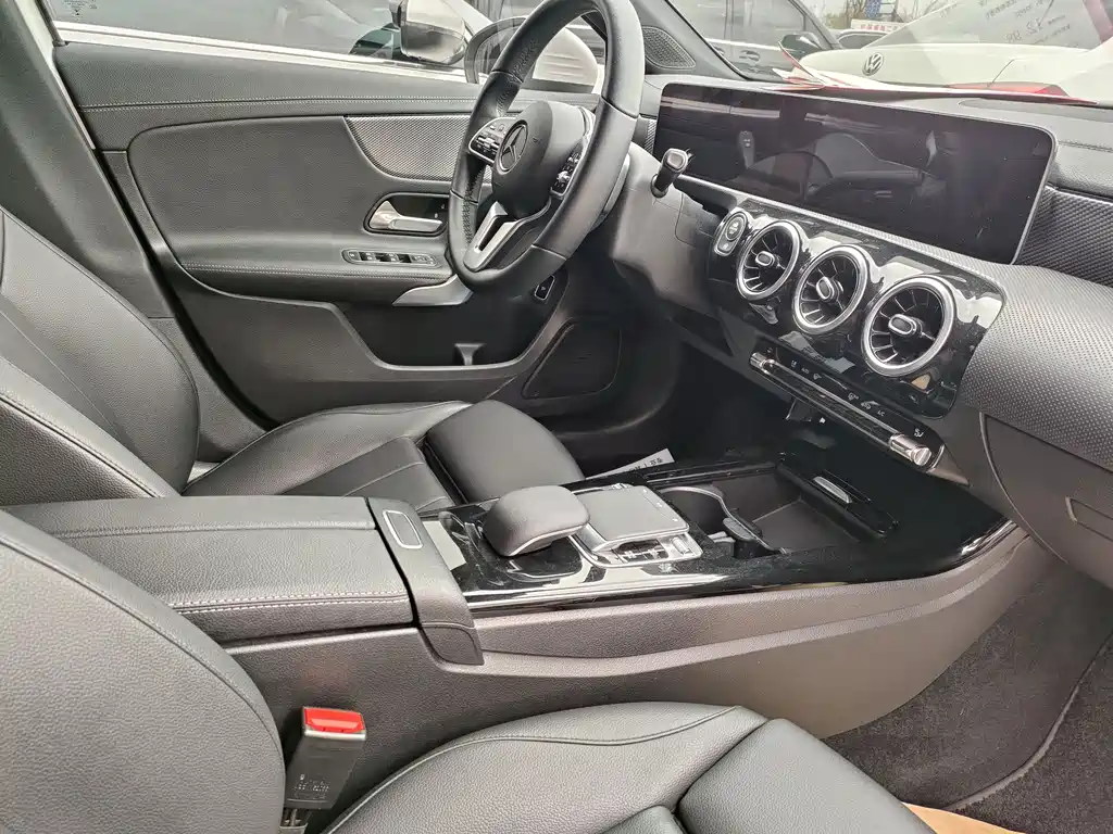 Mercedes-Benz A-Class 2020 Facelift A 200 L Sports Sedan Fashionable купить на сайте DeffCars