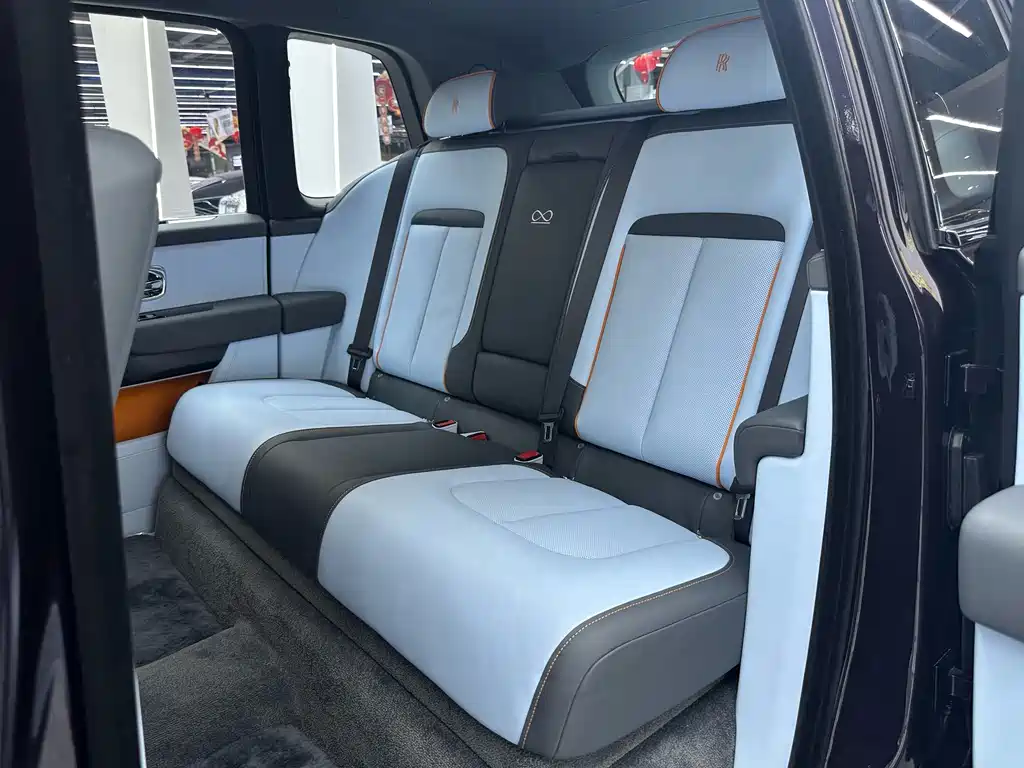 Cullinan 2024 Black Badge купить на сайте DeffCars