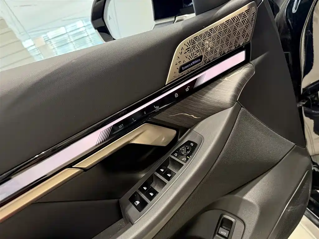 BMW 5 Series 2025 530Li Exclusive M Sports Package купить на сайте DeffCars