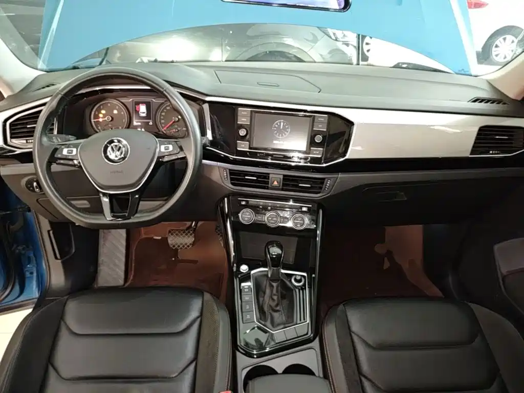 TYRON 2019 330TSI two-wheel drive luxury model, National VI купить на сайте DeffCars