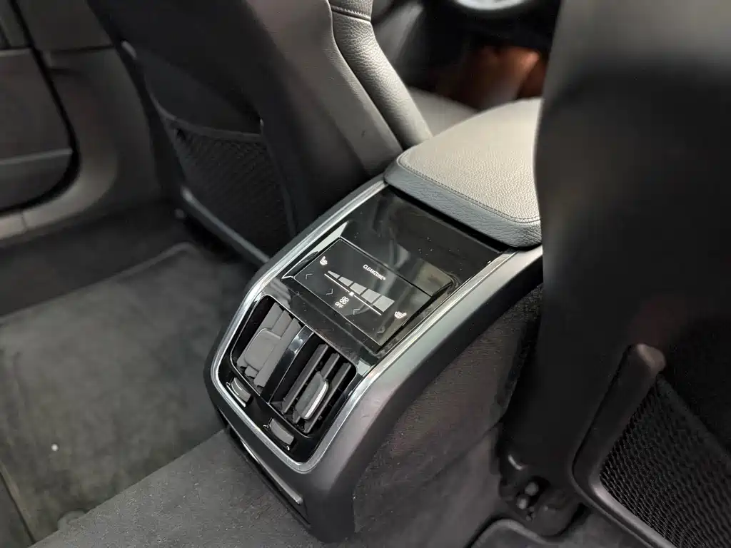 Volvo S90 2017 T5 Zhiya Edition купить на сайте DeffCars