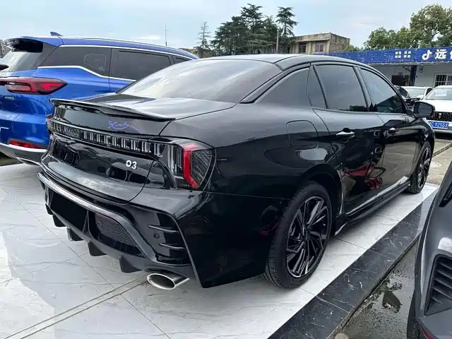 Lynk & Co 03 2023 1.5TD DCT Pro купить на сайте DeffCars