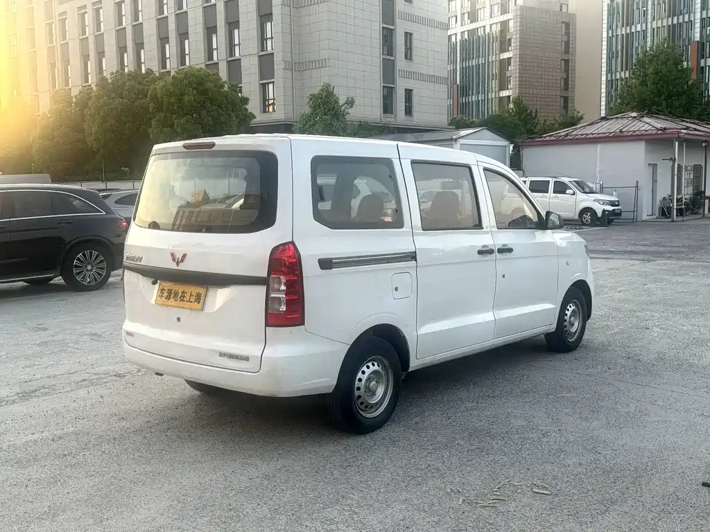 Wuling Hongguang V 2019 1.5L basic model National VI LAR купить на сайте DeffCars
