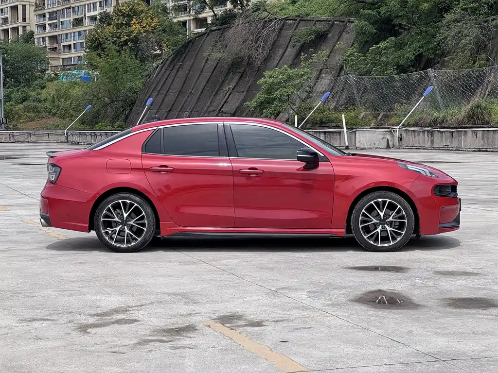 Lynk & Co 03 2019 2.0TD Automatic Pro Edition купить на сайте DeffCars