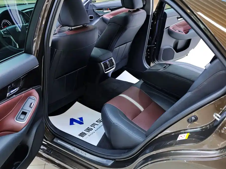 Crown 2017 2.0T Sports Edition купить на сайте DeffCars