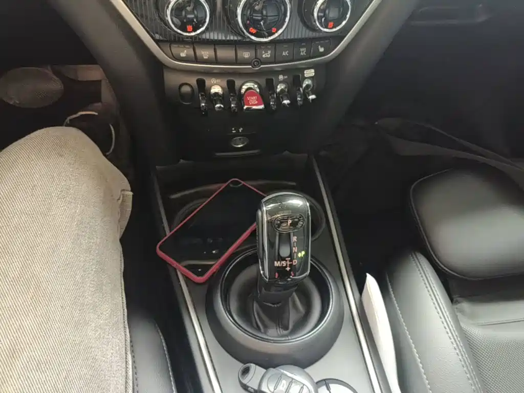 MINI COUNTRYMAN 2019 1.5T COOPER Artist Weekend Travel Edition купить на сайте DeffCars