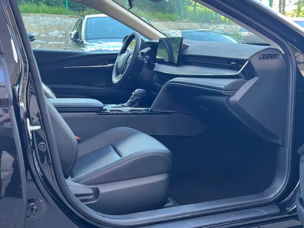 Camry 2026 Dual Engine 2.0HE Elite Edition купить на сайте DeffCars