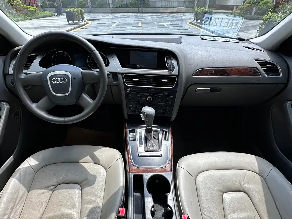 Audi A4L 2011 2.0 TFSI Standard купить на сайте DeffCars