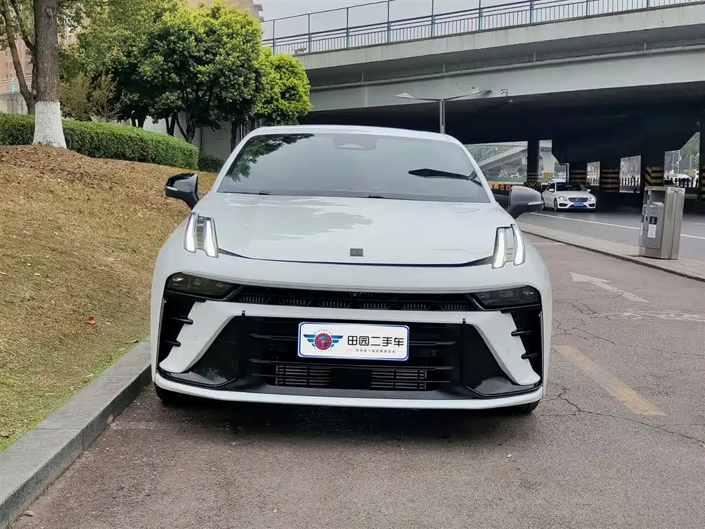 Lynk & Co 03 2025 1.5TD DCT Champion Edition Pro купить на сайте DeffCars