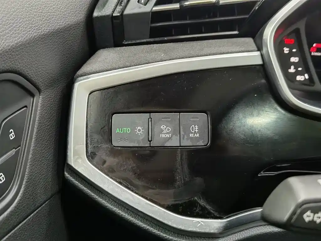 Audi Q3 2022 35 TFSI Fashionable and Dynamic купить на сайте DeffCars