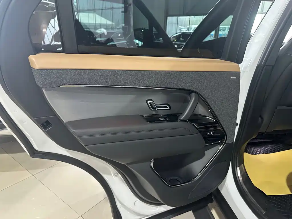 Range Rover Sport 2024 400PS Dynamic SE купить на сайте DeffCars