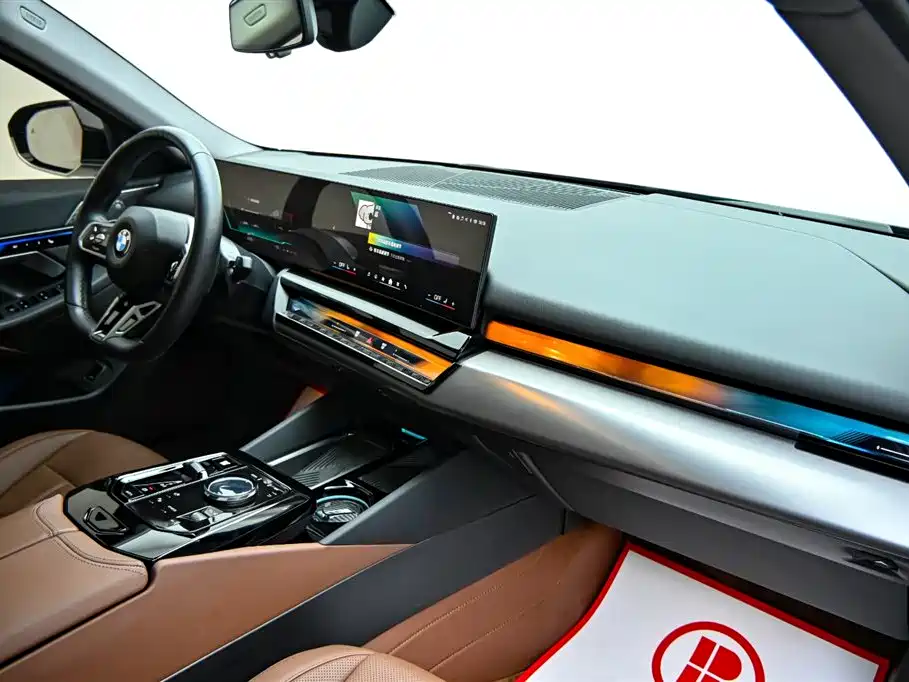 BMW 5 Series 2024 530Li Leading M Sports Package купить на сайте DeffCars