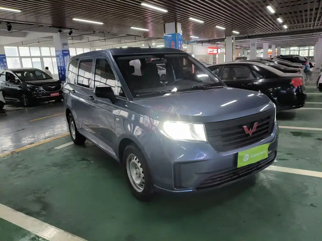 Wuling Hongguang PLUS 2020 1.5L manual standard type 5 seats купить на сайте DeffCars