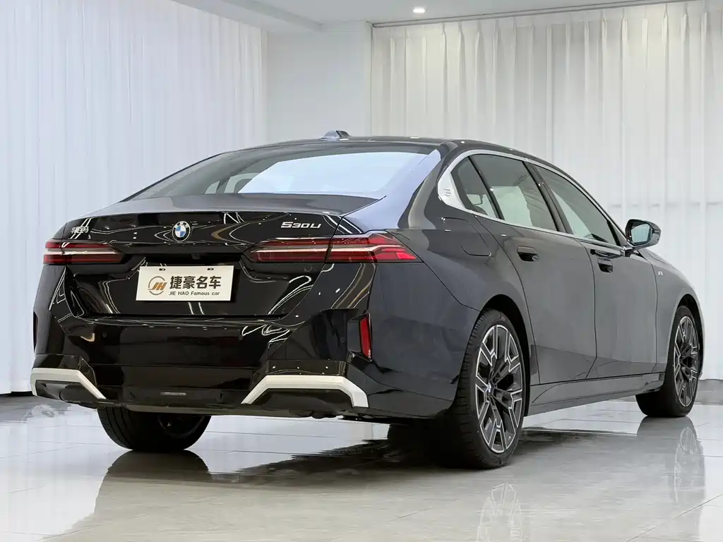 BMW 5 Series 2025 530Li Exclusive M Sports Package купить на сайте DeffCars