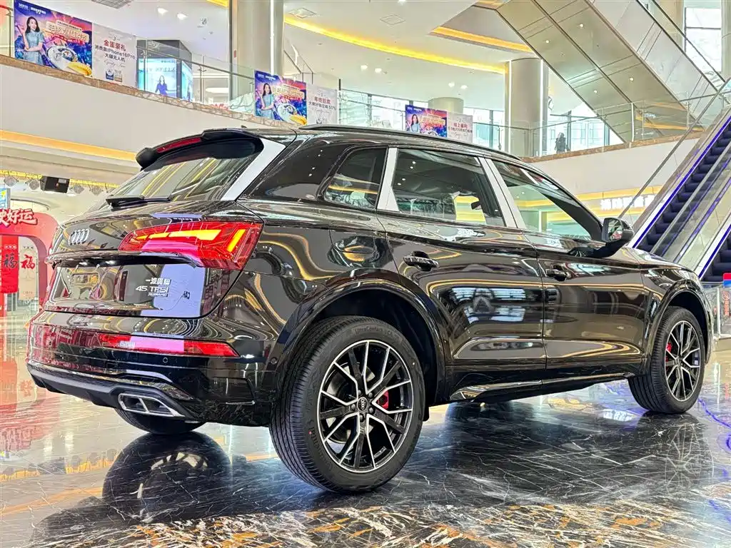 Audi Q5L 2025 45th Anniversary Collector's Edition 45 TFSI Luxurious and Dynamic купить на сайте DeffCars